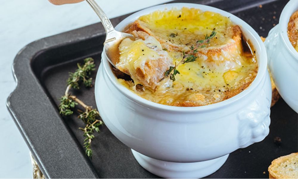 Receta de sopa de cebolla gratinada casera