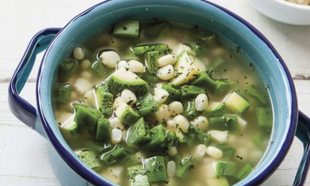 Receta de sopa de nopales, calabaza y granos de elote