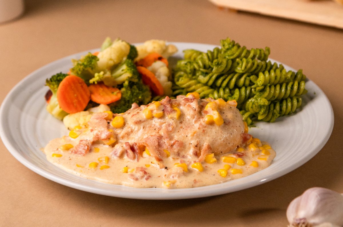 receta de pollo con crema de tocino