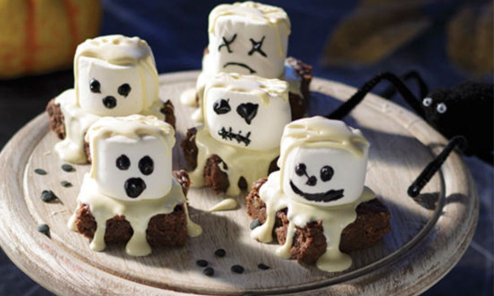 Recetas de fantasmas de malvavisco en brownie de chocolate