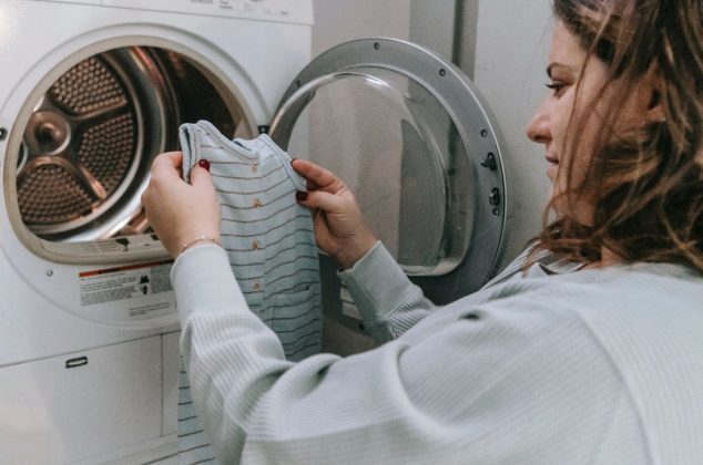 6 errores de lavado que encogen la ropa y cómo evitarlos