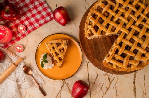 Tarta de manzana crujiente y jugosa, postre ideal para compartir