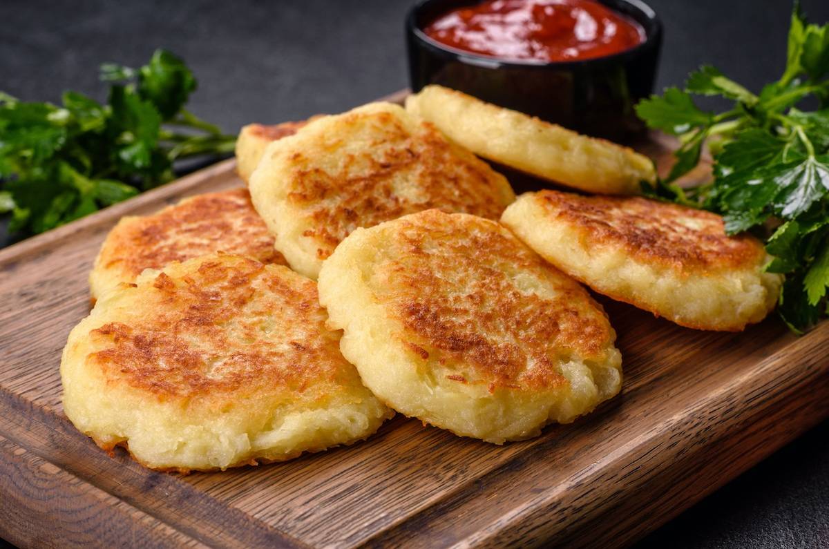 Tortitas de papa con queso manchego