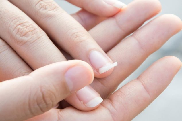 Aprende a fortalecer las uñas débiles con un solo ingrediente natural y mejora su crecimiento.