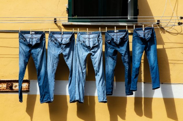 El mejor truco para lavar ropa de mezclilla y evitar que se desgaste