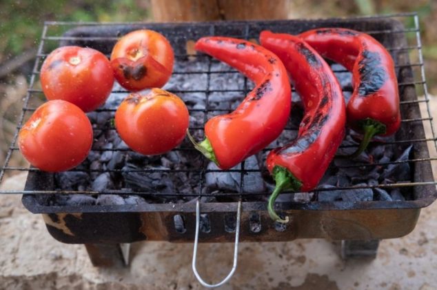 4 consejos para tatemar chiles, tomates, cebollas y evitar que se amarguen