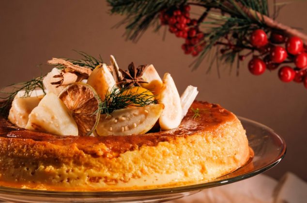 Flan de ponche navideño, el postre perfecto para tus fiestas decembrinas