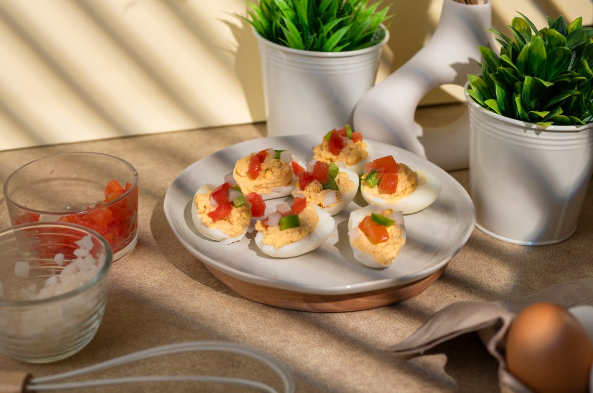 Huevos endiablados con pico de gallo 