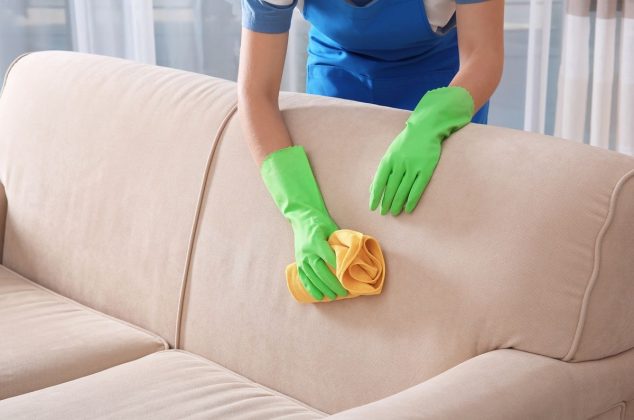 Mezcla efectiva para limpiar muebles tapizados y eliminar manchas difíciles