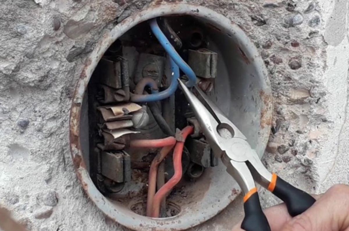 alterar el medidor de la luz es multa