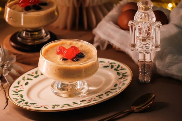 Natilla de rompope casera con un toque navideño