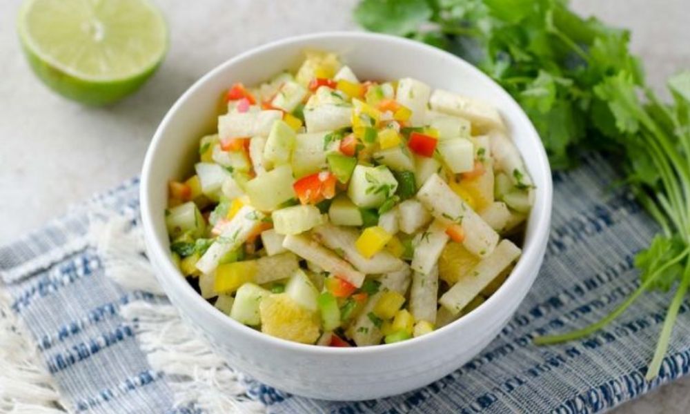 Receta de ensalada de jícama, pepino y pimiento