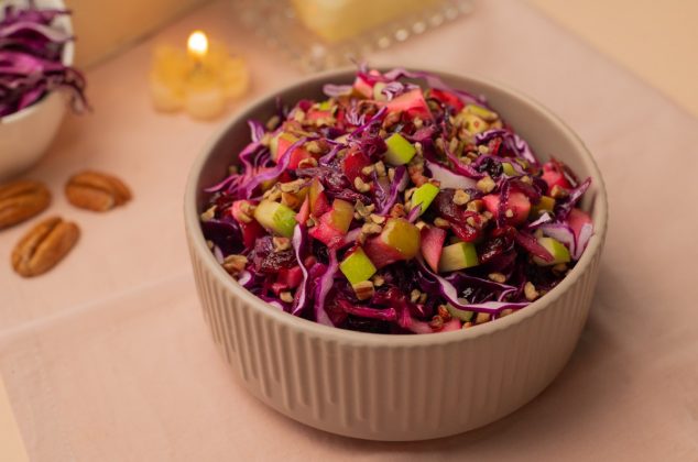 Ensalada tibia de col morada y manzana