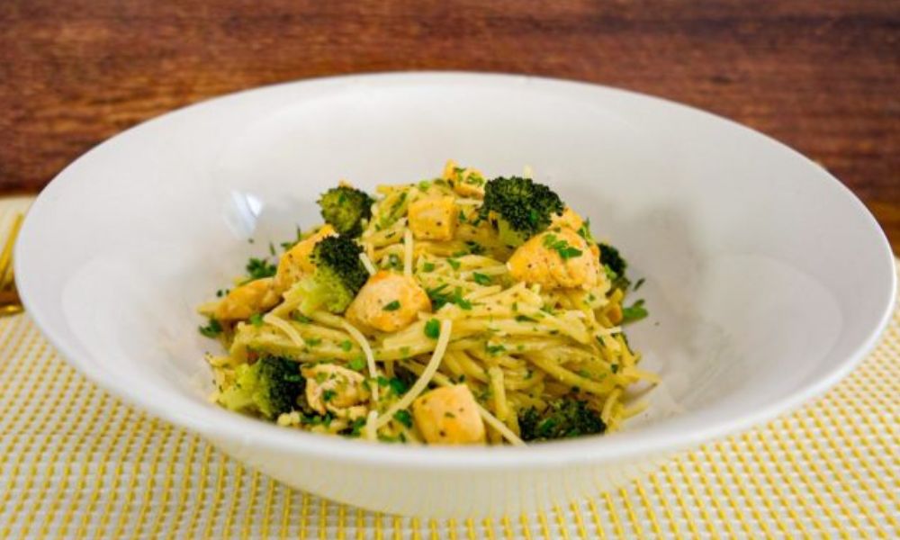 Receta de espagueti con pollo y brócoli