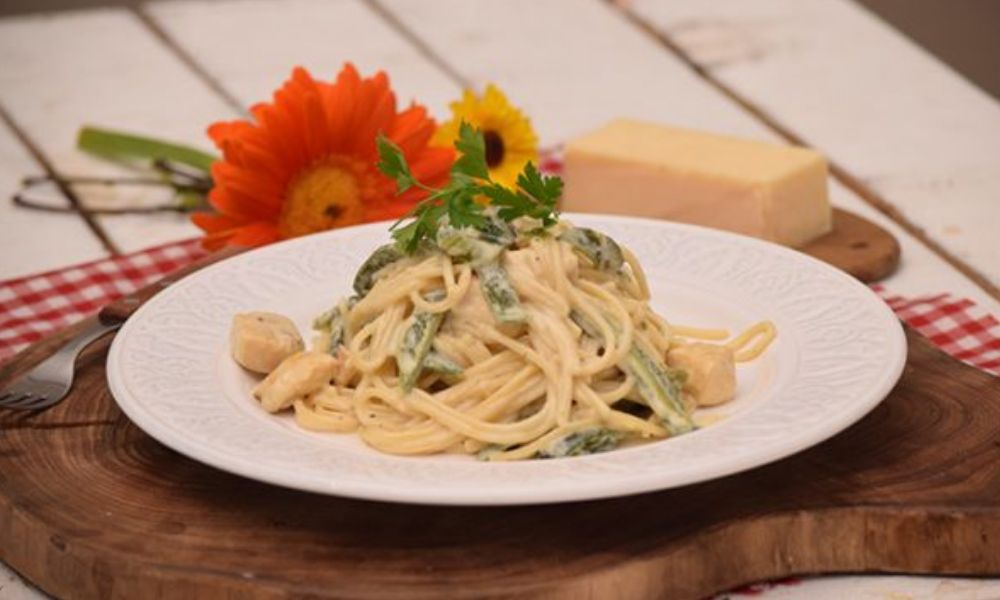 Receta de espagueti con pollo y chile poblano