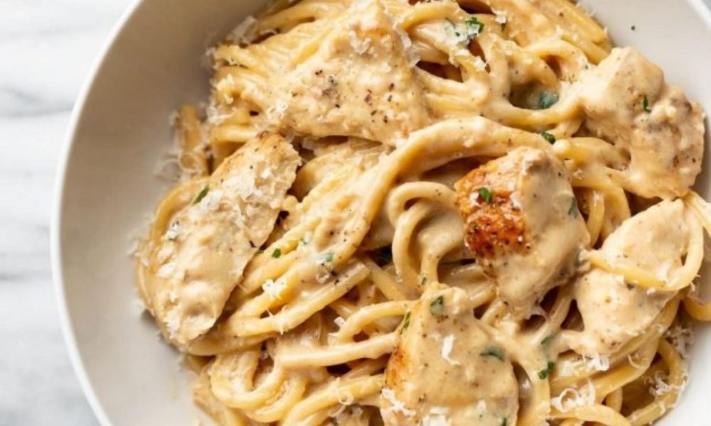 Receta de espagueti cremoso con pollo empanizado