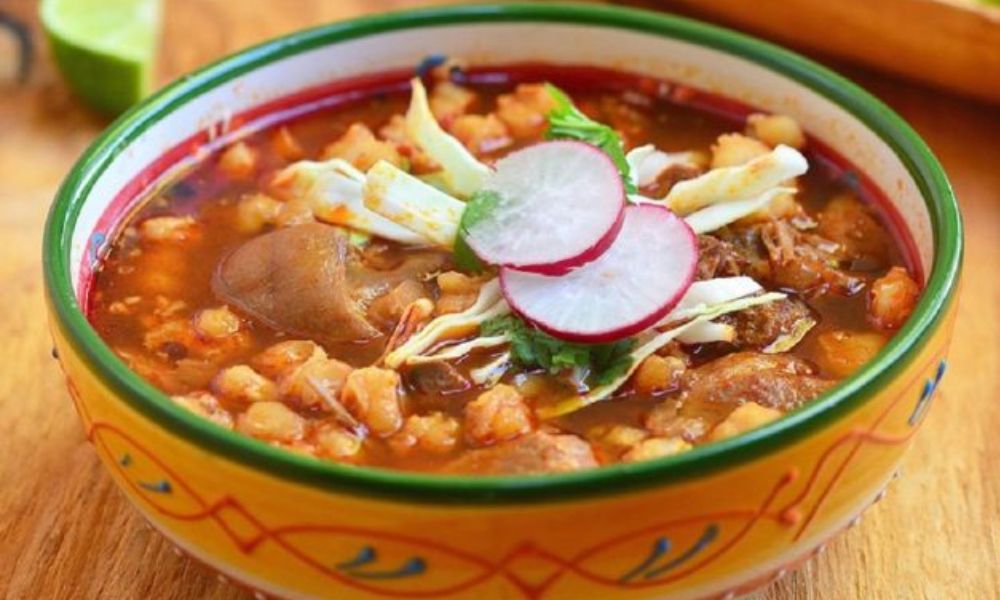 Receta de pozole tradicional con chile ancho