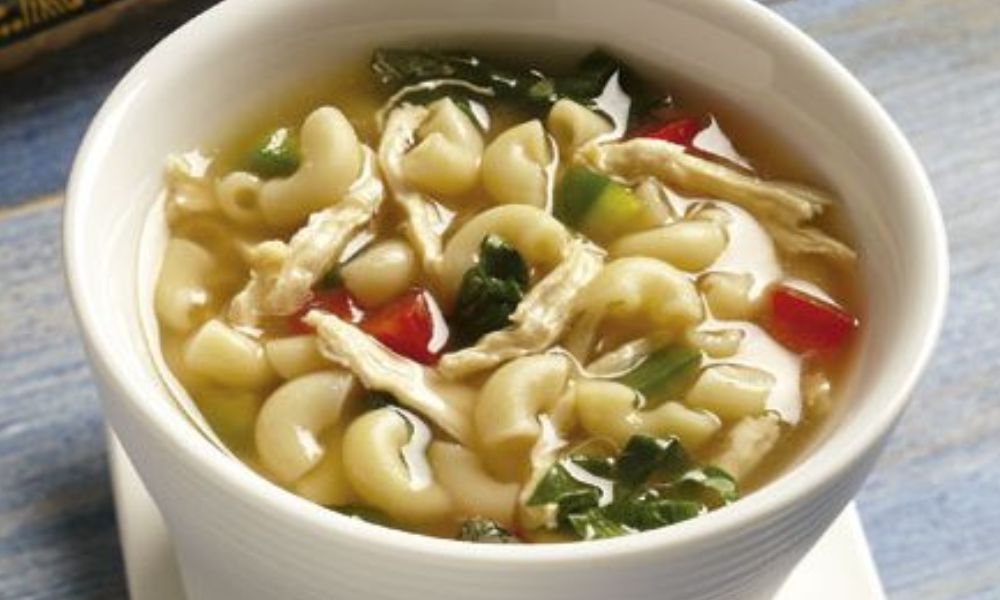 Receta de sopa de coditos con pollo y espinaca