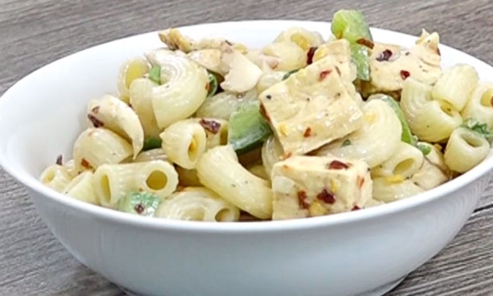 Receta de sopa fría de coditos con pollo y pimiento