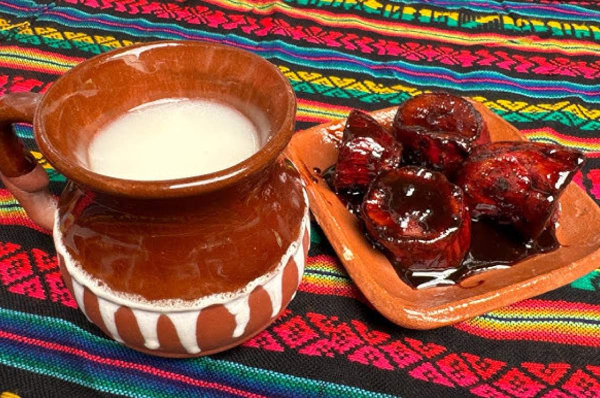 atole de camote de la mano de Yuri de Gortari