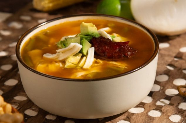 Caldo tlalpeño tradicional