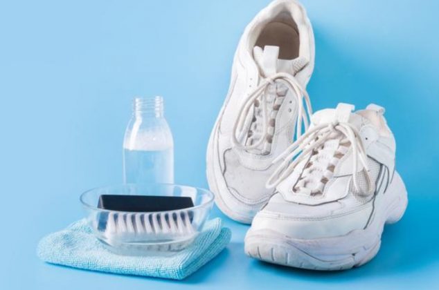 La forma correcta de secar tus tenis blancos y evitar para siempre las odiadas manchas amarillas