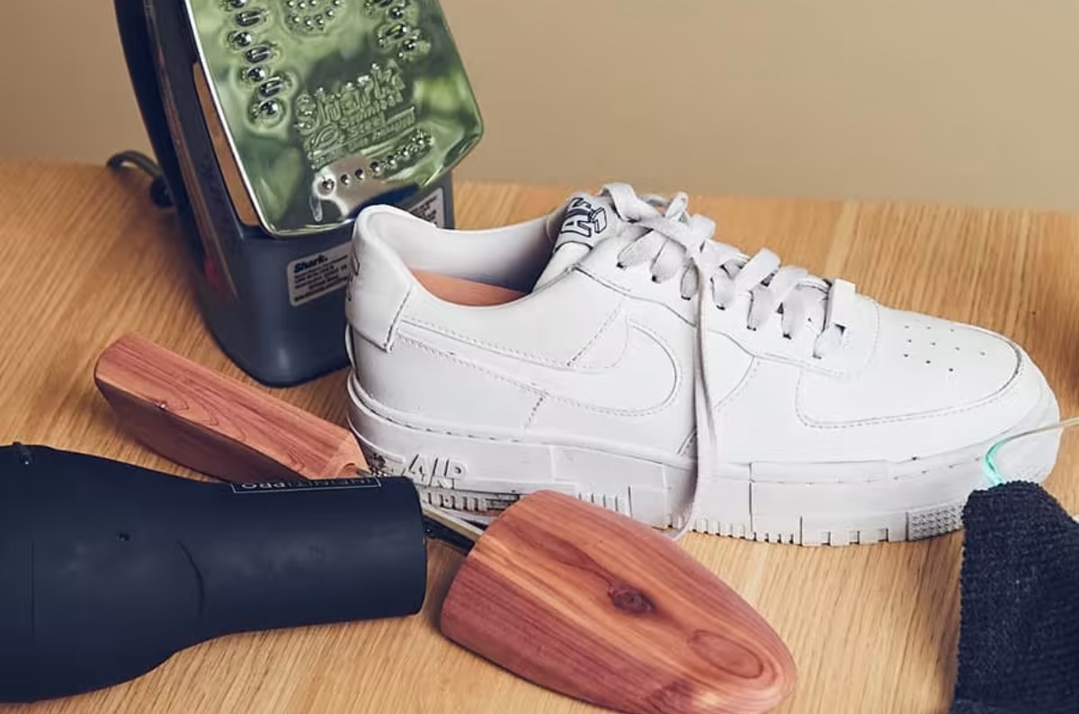 cómo secar tenis blancos con manchas amarillas