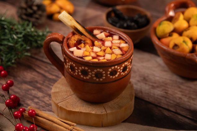 Ponche de frutas tatemado, ideal para posadas y reuniones