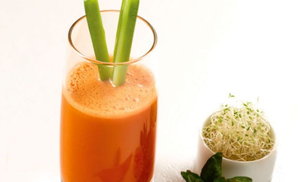 Receta de jugo de zanahoria con germinados y apio