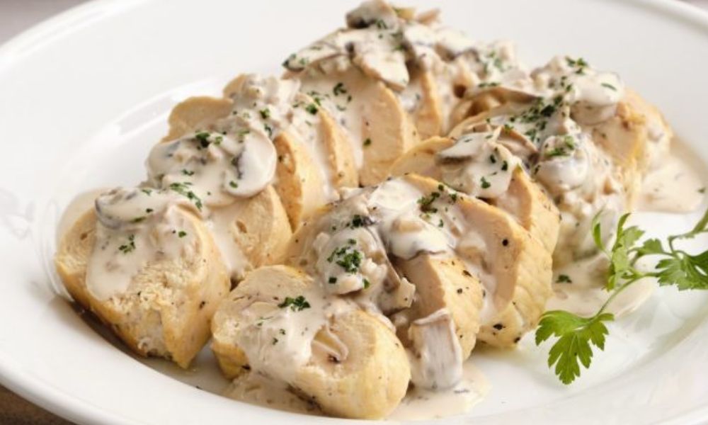 Receta de pechugas rellenas con salsa de champiñones