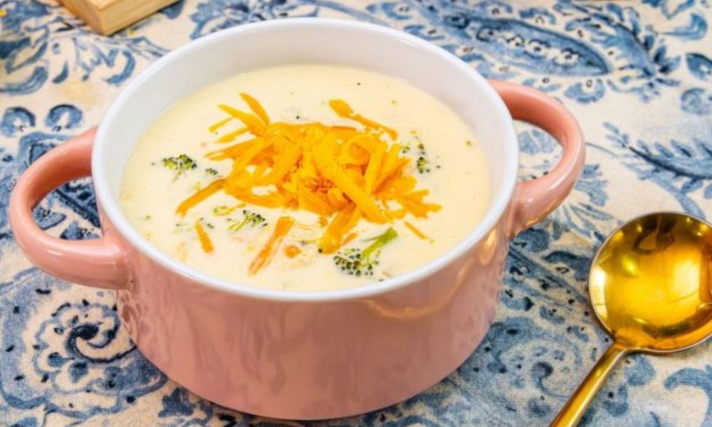 Receta de sopa cremosa de pollo con brócoli y queso