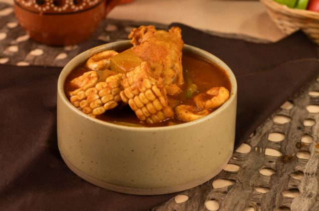 Cómo hacer tesmole rojo con pollo estilo Veracruz