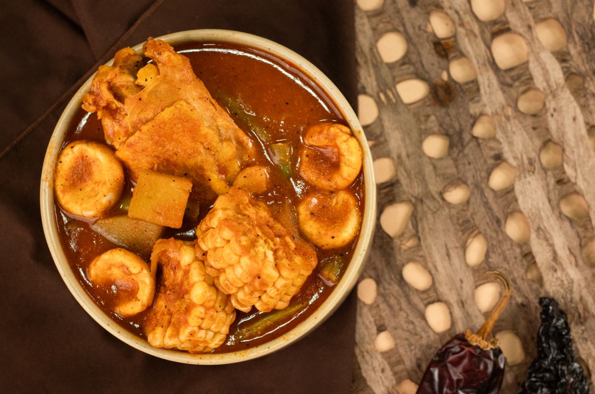 Cómo hacer tesmole rojo con pollo estilo Veracruz