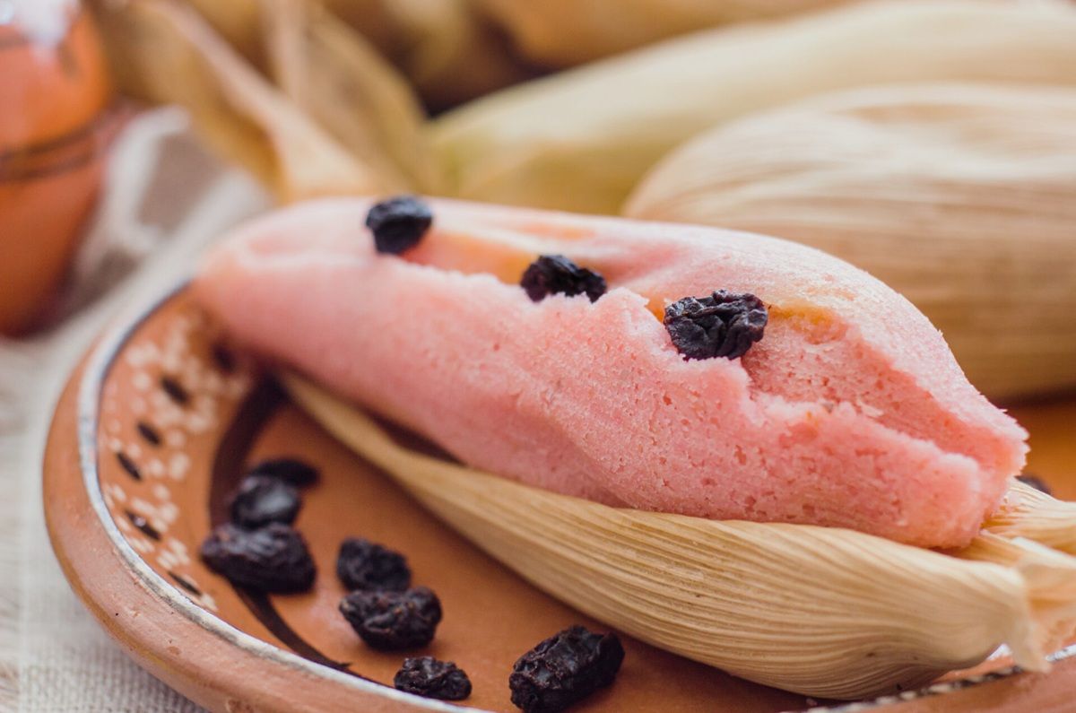 Tamales dulces con pasitas
