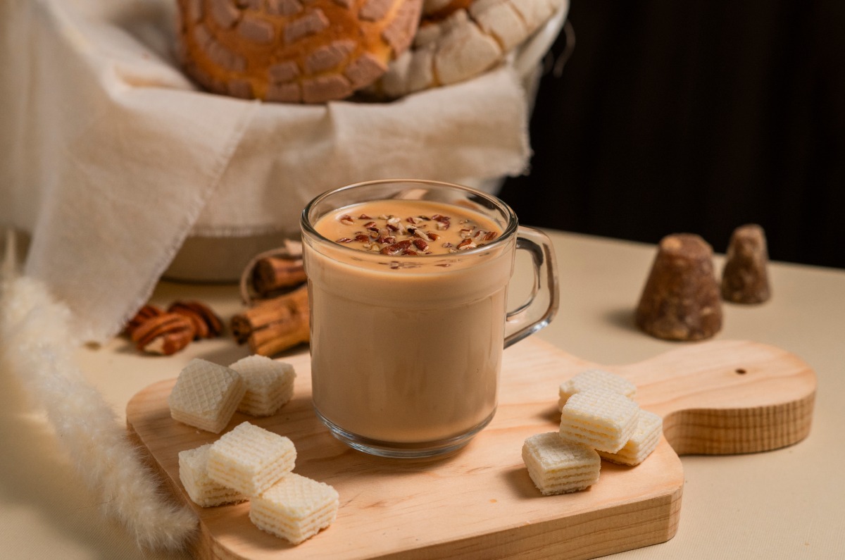 Atole de cajeta y nuez