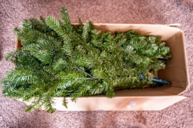 Ni humedad ni mal olor: el secreto para guardar tu árbol de Navidad y que huela bien