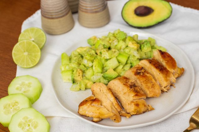 Receta de ensalada de pepino y aguacate 