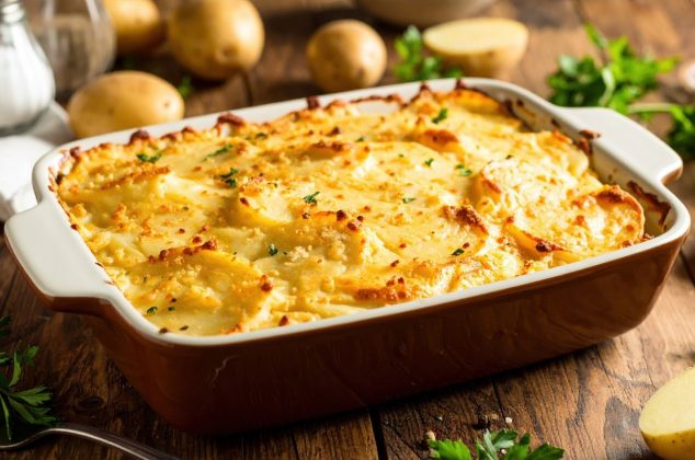 Receta de cazuela de papas con jamón, rinde para toda la familia.