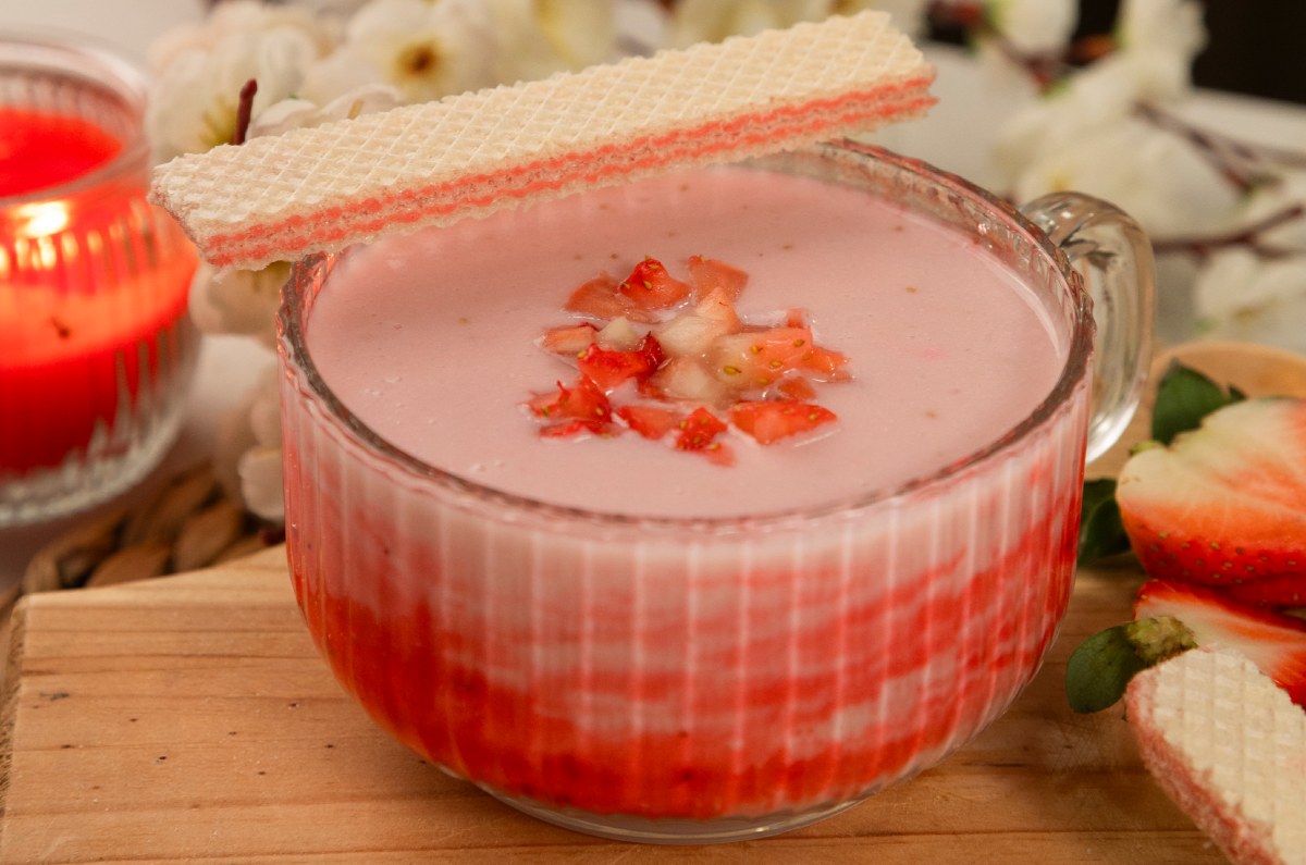 Cómo hacer calientito atole de fresa ¡En 30 minutos!