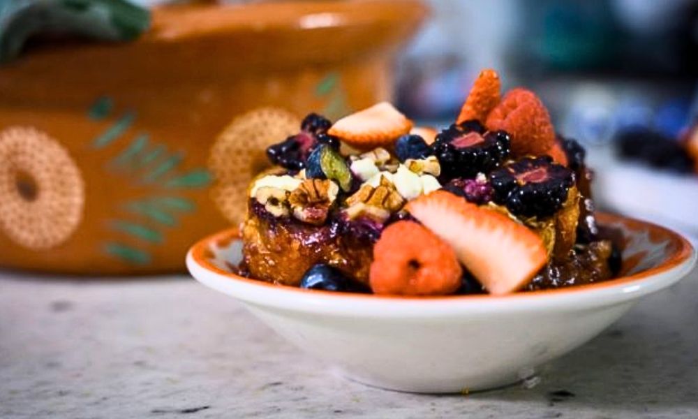 Receta de capirotada de frutos rojos