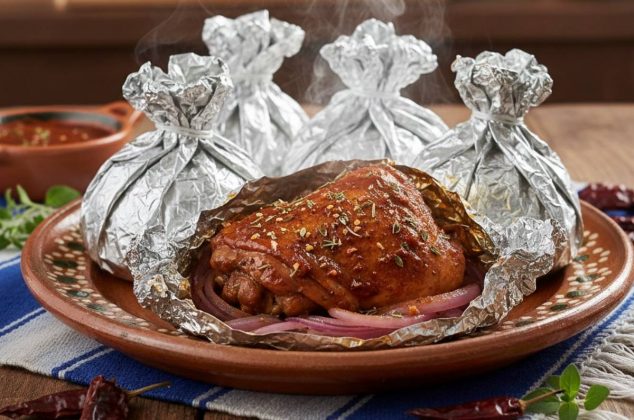 Receta de mixiotes de pollo a la cerveza ¡con solo 8 ingredientes!