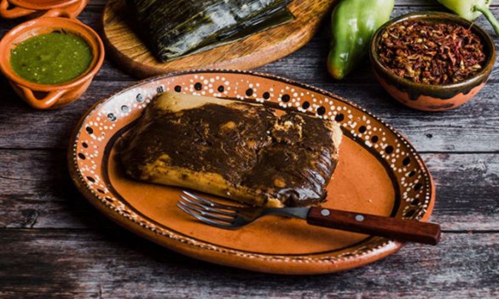 Receta de tamales oaxaqueños con mole poblano