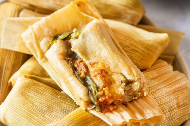 Tamales de rajas poblanas con la receta del chef Aquiles Chávez