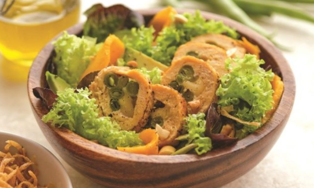 Receta de ensalada de pollo con mango y aguacate