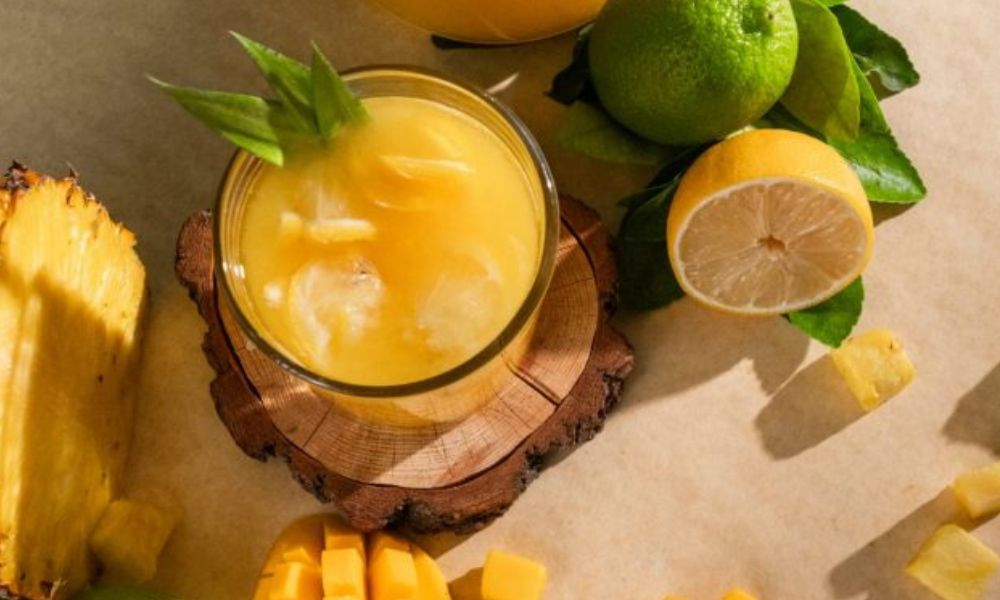 Receta de limonada con mango y piña