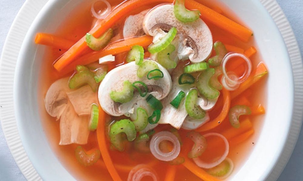 Receta de sopa de fideos de zanahoria rallada