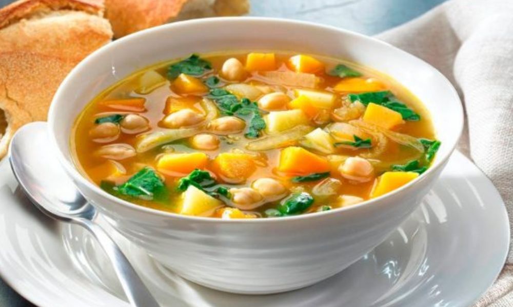 Receta de sopa de garbanzos con fideos