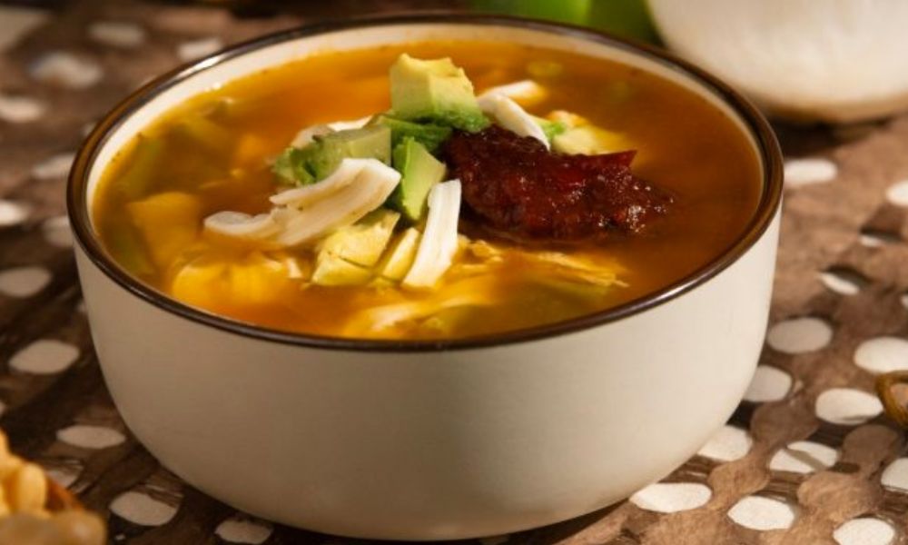 Receta tradicional de caldo tlalpeño