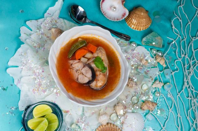 Caldo de pescado económico y rendidor para toda la familia