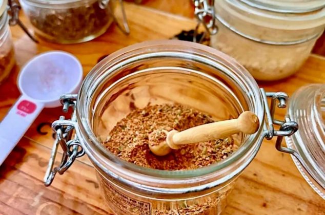 Cómo preparar condimento cajún sin gastar de más